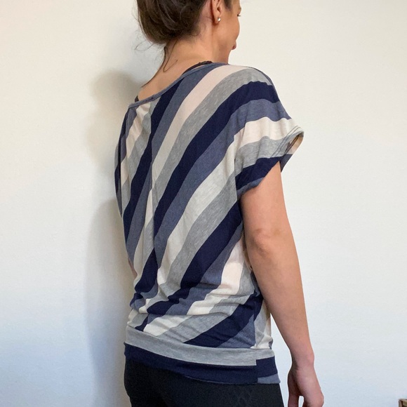 Ms Bella D tunic shirt with fitted hemline - Picture 5 of 6